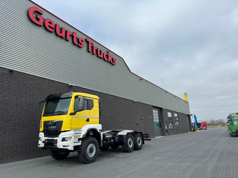 MAN TGS 33.540 6X6 BB CH HEAVY DUTY CHASSIS CABINE/NIEUW/NEUE/NEW - Kamion sa golom šasijom i zatvorenom kabinom: slika 2 MAN TGS 33.540 6X6 BB CH HEAVY DUTY CHASSIS CABINE/NIEUW/NEUE/NEW - Kamion sa golom šasijom i zatvorenom kabinom: slika 2