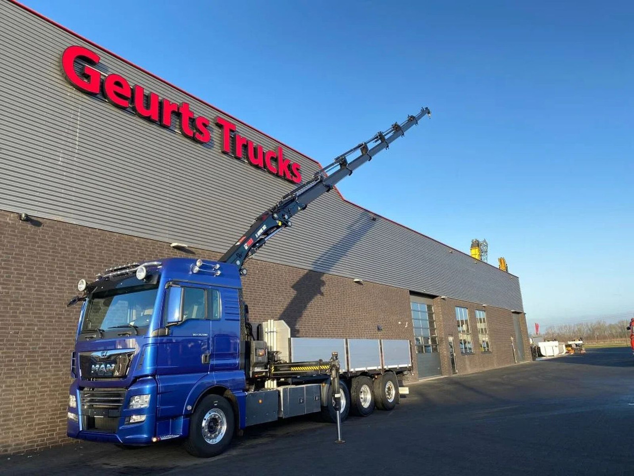 MAN TGX 35.500 8X4 TRIDEM + HIAB X-HIPRO 302 E-7 KRA - Kamion sa dizalicom: slika 4 MAN TGX 35.500 8X4 TRIDEM + HIAB X-HIPRO 302 E-7 KRA - Kamion sa dizalicom: slika 4