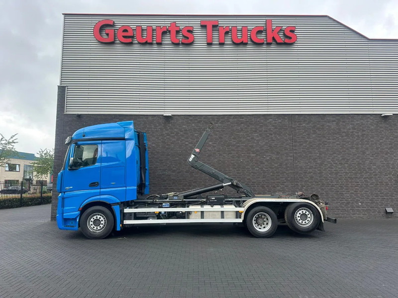Mercedes-Benz Actros 2545 6X2 MET HIAB MULTILIFT XR21S61 HAAKARMSYSTEEM / ABROLLKIPPER / HOOKLIFT - Kamion sa hidrauličnom kukom: slika 1 Mercedes-Benz Actros 2545 6X2 MET HIAB MULTILIFT XR21S61 HAAKARMSYSTEEM / ABROLLKIPPER / HOOKLIFT - Kamion sa hidrauličnom kukom: slika 1