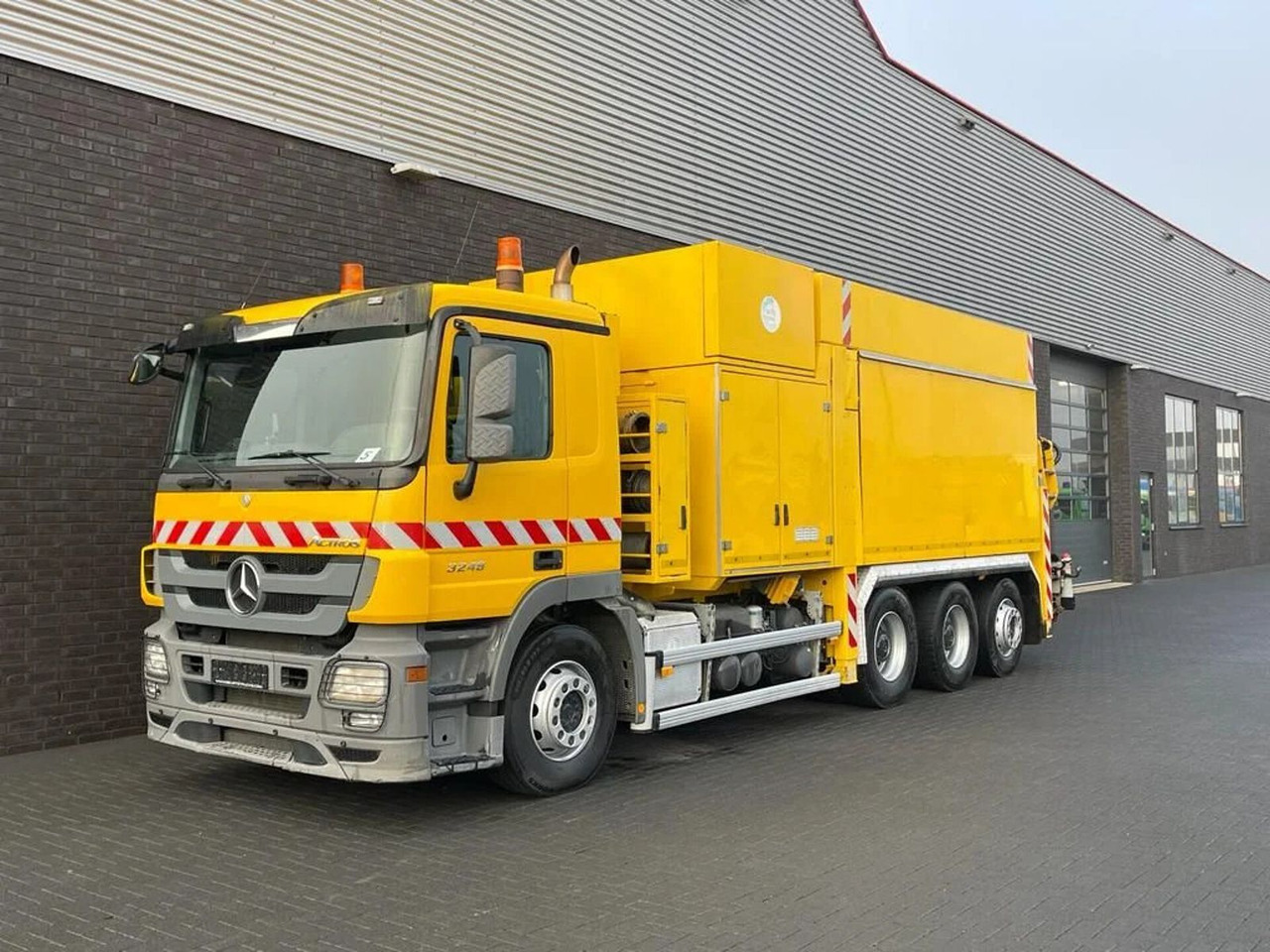 Mercedes-Benz Actros 3248 8X4 TRIDEM MTS DINO 12 SAUGBAGGER/SU - Vakuumska cisterna: slika 2 Mercedes-Benz Actros 3248 8X4 TRIDEM MTS DINO 12 SAUGBAGGER/SU - Vakuumska cisterna: slika 2
