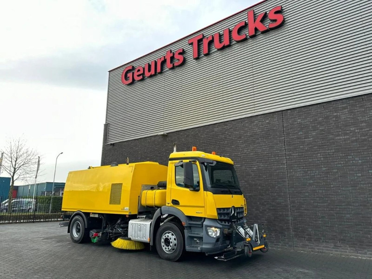 Mercedes-Benz Arocs 1824 4X2 BEAM A9000 SWEEPING TRUCK/ KEHRMA - Autočistilica: slika 5 Mercedes-Benz Arocs 1824 4X2 BEAM A9000 SWEEPING TRUCK/ KEHRMA - Autočistilica: slika 5