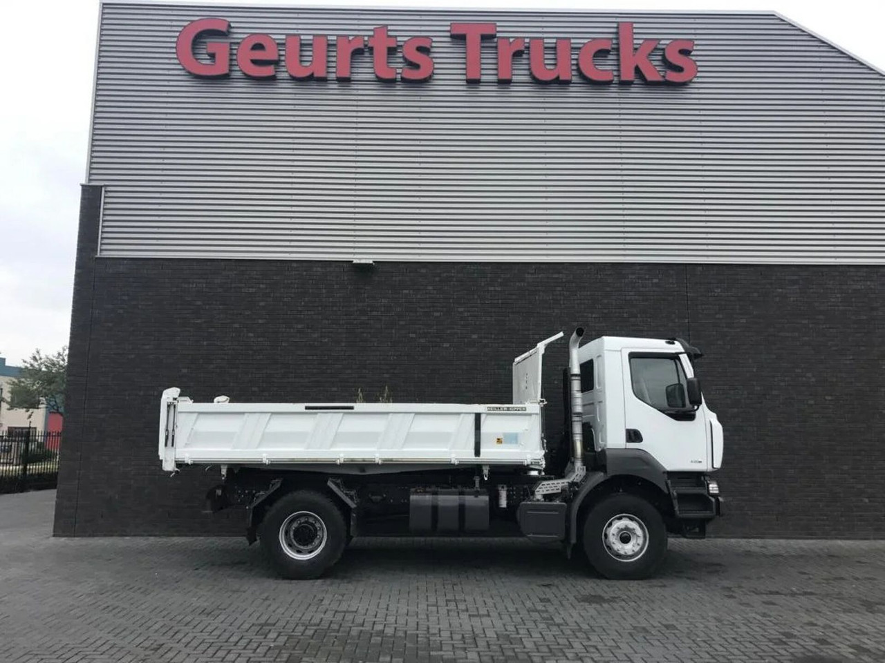 Renault Kerax 330 DXI 4X2 KIPPER/TIPPER ONLY 27.000 KM ! - Istovarivač: slika 3 Renault Kerax 330 DXI 4X2 KIPPER/TIPPER ONLY 27.000 KM ! - Istovarivač: slika 3