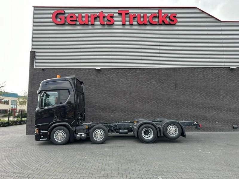 Scania R540 NGS 8X2 CHASSIS NIEUW/NEUE/NEW FULL OPTIONS 4X IN STOCK !!! - Kamion sa golom šasijom i zatvorenom kabinom: slika 1 Scania R540 NGS 8X2 CHASSIS NIEUW/NEUE/NEW FULL OPTIONS 4X IN STOCK !!! - Kamion sa golom šasijom i zatvorenom kabinom: slika 1