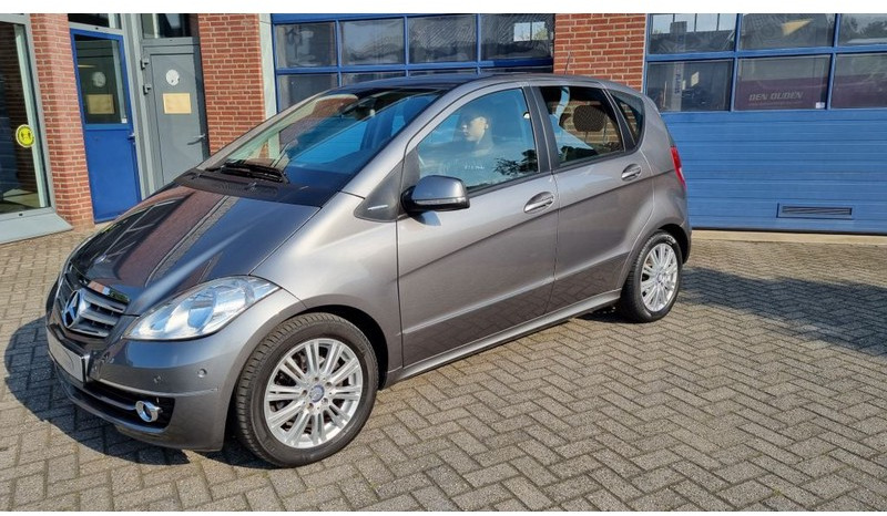 Mercedes-Benz A-Klasse A160 Automaat Elegance.airco.trekhaak. - Hečbek: slika 1 Mercedes-Benz A-Klasse A160 Automaat Elegance.airco.trekhaak. - Hečbek: slika 1