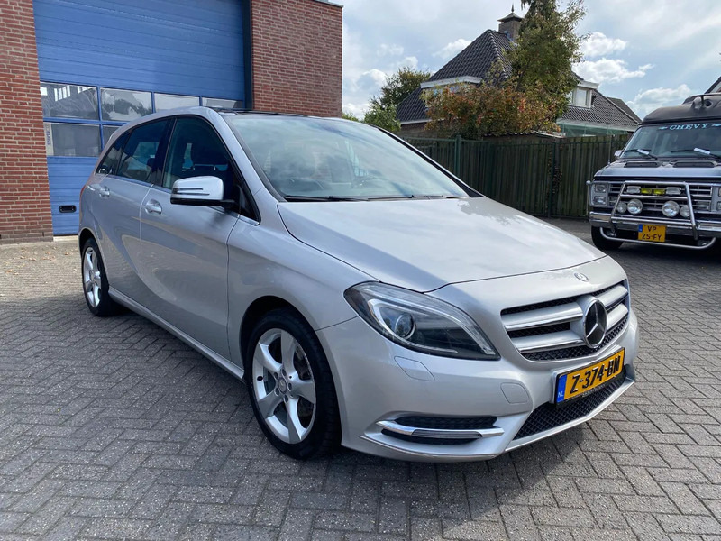 Mercedes-Benz B-Klasse 180 Ambition autom. panoramadak - SUVSUV: slika 3 Mercedes-Benz B-Klasse 180 Ambition autom. panoramadak - SUVSUV: slika 3