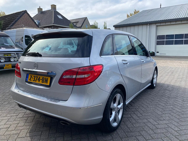 Mercedes-Benz B-Klasse 180 Ambition autom. panoramadak - SUVSUV: slika 4 Mercedes-Benz B-Klasse 180 Ambition autom. panoramadak - SUVSUV: slika 4