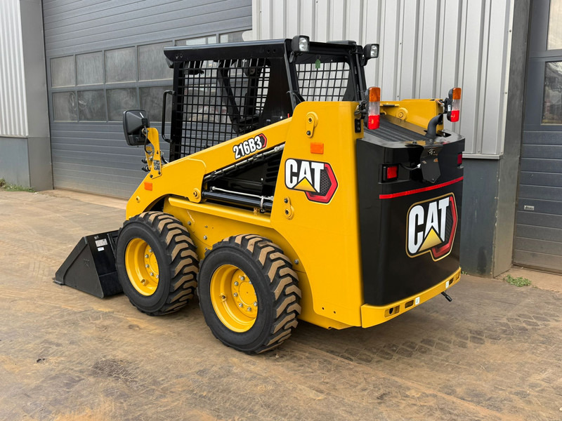 Caterpillar 216B3 - Utovarivač točkaš: slika 2 Caterpillar 216B3 - Utovarivač točkaš: slika 2