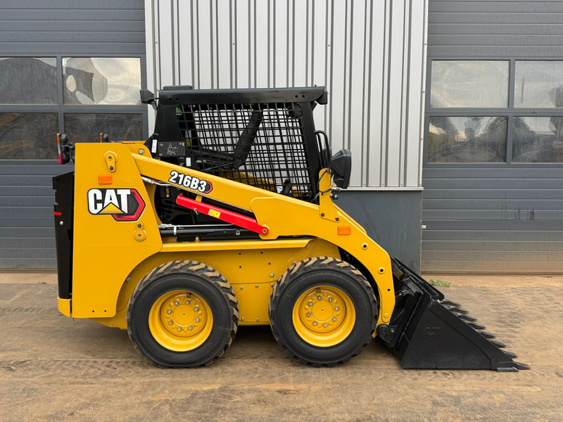 Caterpillar 216B3 - Utovarivač točkaš: slika 4 Caterpillar 216B3 - Utovarivač točkaš: slika 4