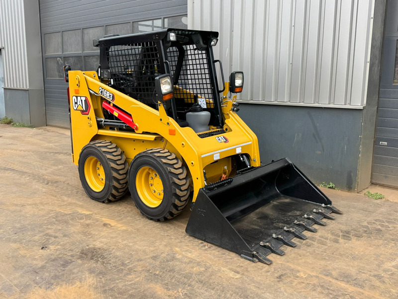 Caterpillar 216B3 - Utovarivač točkaš: slika 5 Caterpillar 216B3 - Utovarivač točkaš: slika 5