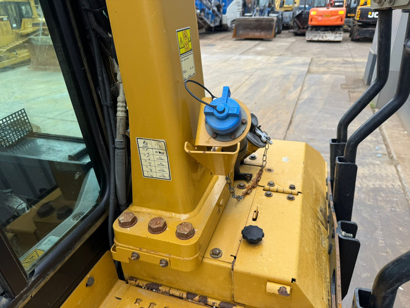 Buldožer Caterpillar D6T LGP: slika 16