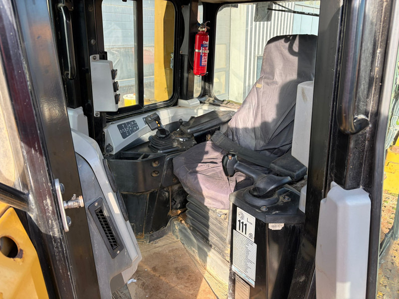 Buldožer Caterpillar D6T LGP: slika 19