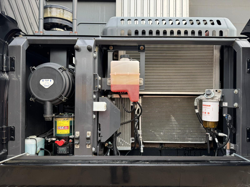 Bager guseničar Doosan DX225LC-5: slika 17