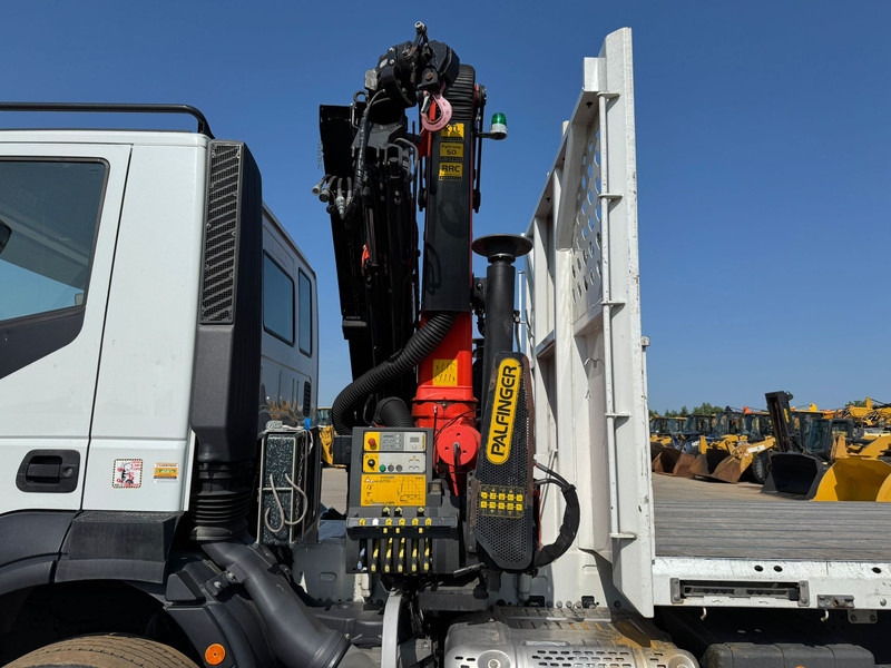 Kamion, Kamion sa dizalicom Iveco TRAKKER AD260T36: slika 10