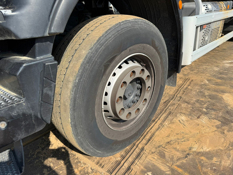Kamion, Kamion sa dizalicom Iveco TRAKKER AD260T36: slika 19