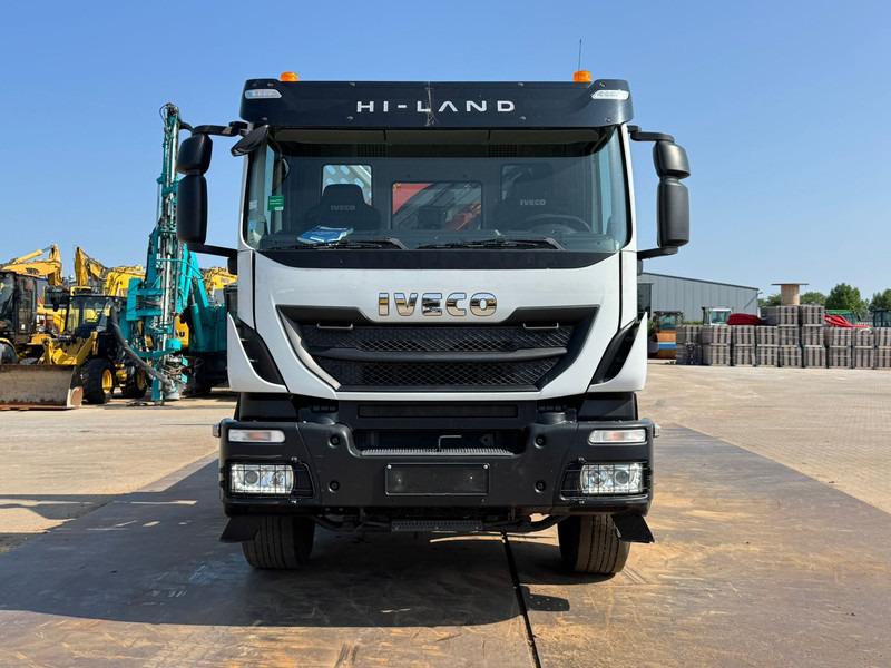 Kamion, Kamion sa dizalicom Iveco TRAKKER AD260T36: slika 8