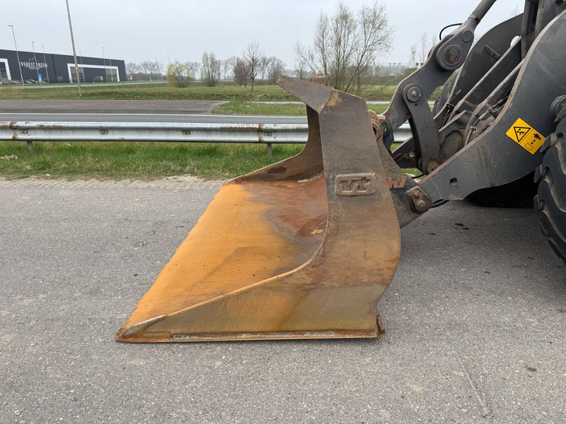 Utovarivač točkaš Volvo L110H: slika 9