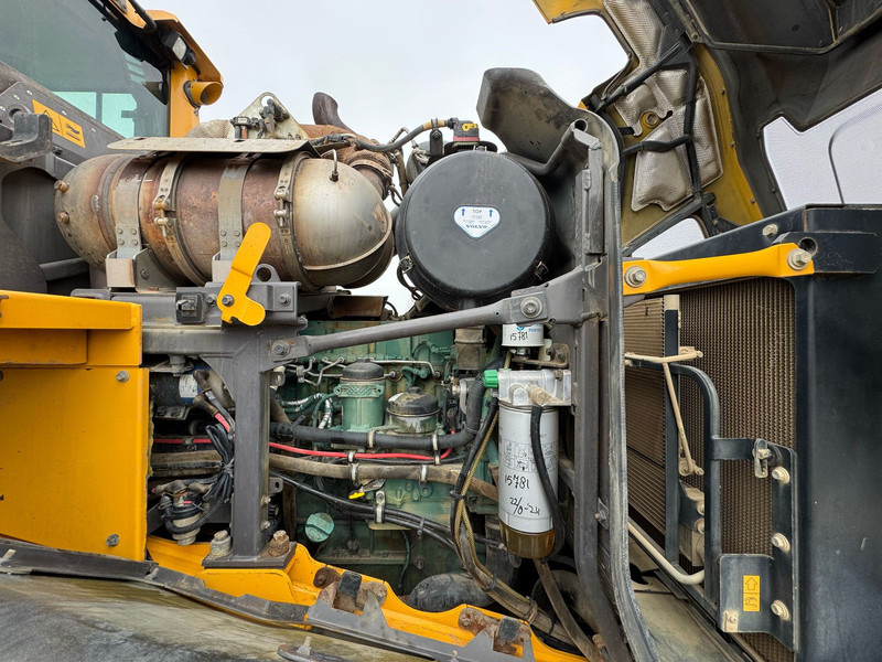 Utovarivač točkaš Volvo L110H: slika 19