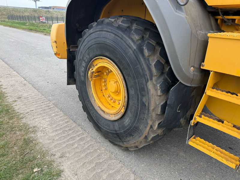 Utovarivač točkaš Volvo L110H: slika 14