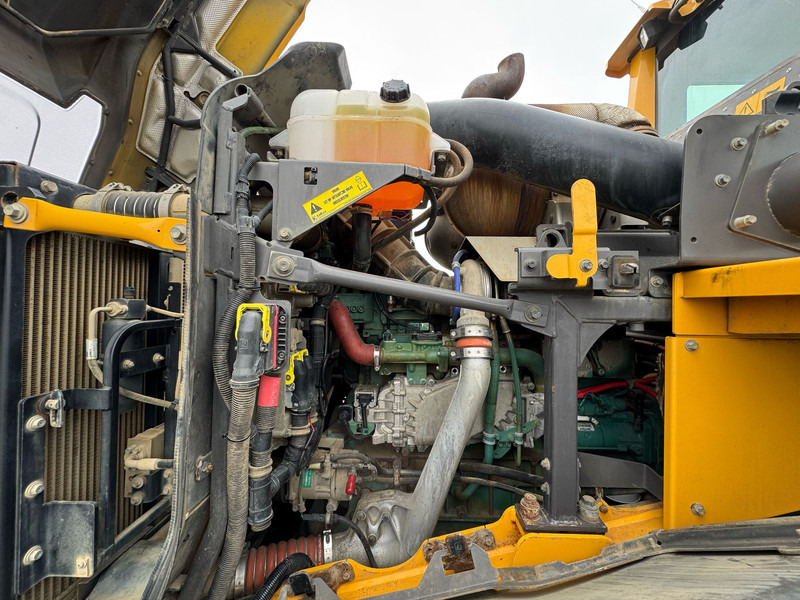 Utovarivač točkaš Volvo L110H: slika 20