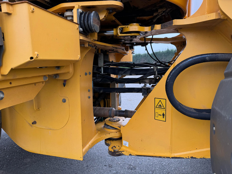 Utovarivač točkaš Volvo L110H: slika 18