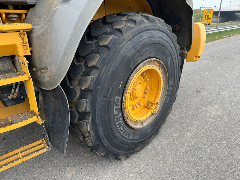 Utovarivač točkaš Volvo L110H: slika 13