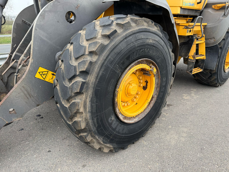 Utovarivač točkaš Volvo L110H: slika 15