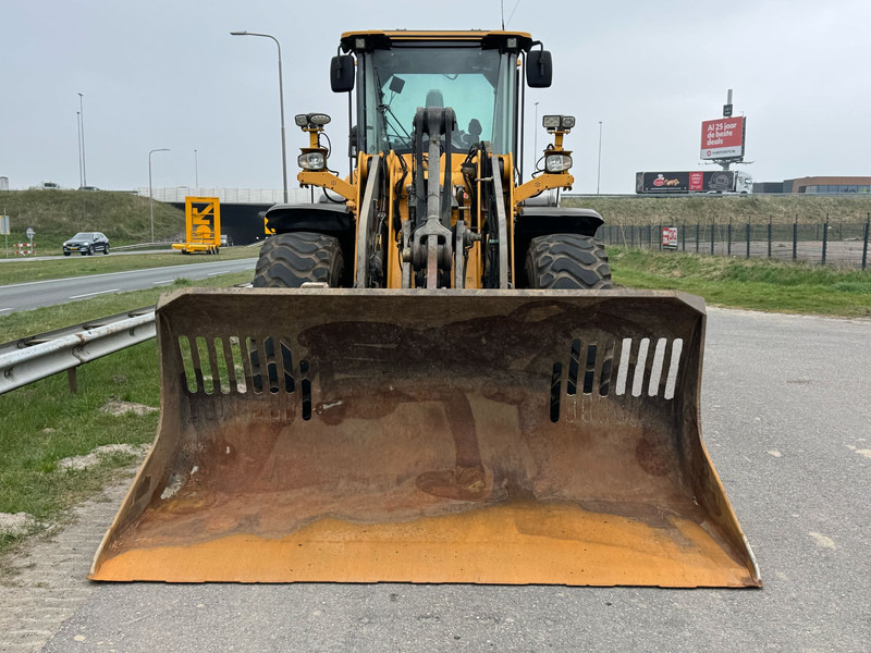 Utovarivač točkaš Volvo L110H: slika 11