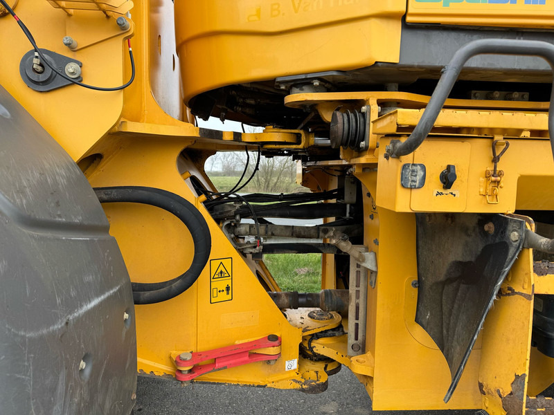 Utovarivač točkaš Volvo L110H: slika 17