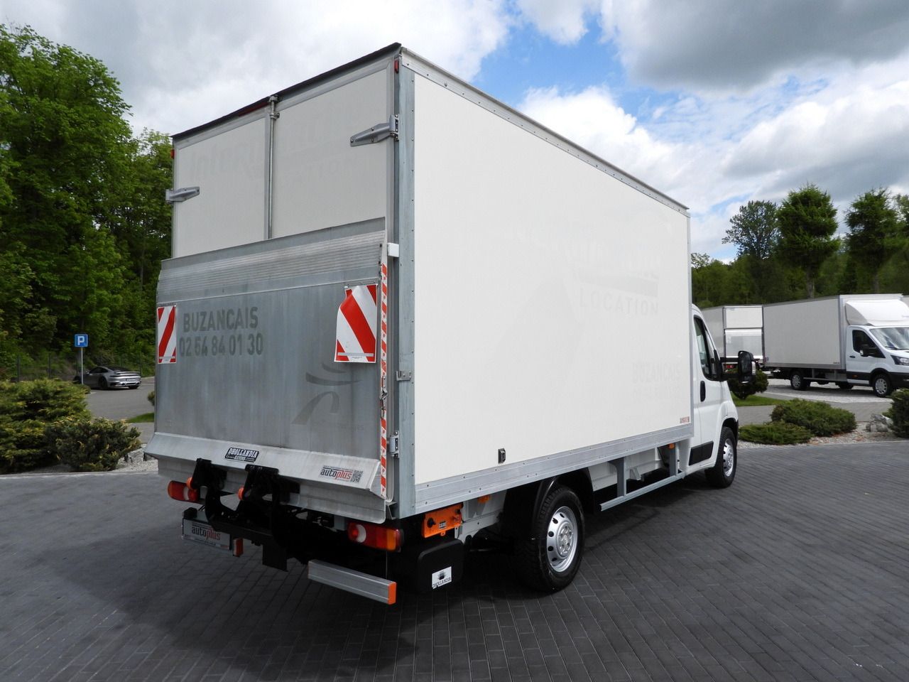 CITROEN JUMPER BOX LIFT 8 PALLETS CRUISE CONTROL NAVIGATION AIR CONDITIONING 165HP - Dostavno vozilo sa zatvorenim sandukom: slika 3 CITROEN JUMPER BOX LIFT 8 PALLETS CRUISE CONTROL NAVIGATION AIR CONDITIONING 165HP - Dostavno vozilo sa zatvorenim sandukom: slika 3