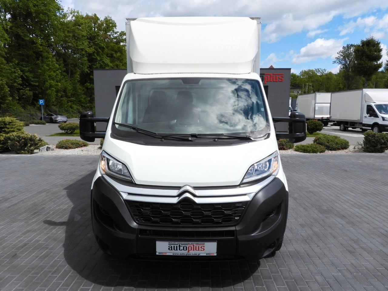 Citroën JUMPER KOFFER AUFZUG 8 PALETTEN TEMPOMAT NAVI Citroën JUMPER KOFFER AUFZUG 8 PALETTEN TEMPOMAT NAVI - Dostavno vozilo sa zatvorenim sandukom: slika 5 Citroën JUMPER KOFFER AUFZUG 8 PALETTEN TEMPOMAT NAVI Citroën JUMPER KOFFER AUFZUG 8 PALETTEN TEMPOMAT NAVI - Dostavno vozilo sa zatvorenim sandukom: slika 5