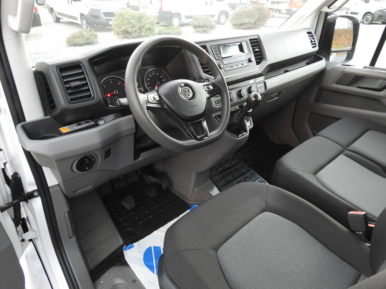 VOLKSWAGEN CRAFTER 4X4 4MOTION BOX DELIVERY VAN 7 SEATS AIR CONDITIONING 140HP - Dostavno vozilo: slika 2 VOLKSWAGEN CRAFTER 4X4 4MOTION BOX DELIVERY VAN 7 SEATS AIR CONDITIONING 140HP - Dostavno vozilo: slika 2