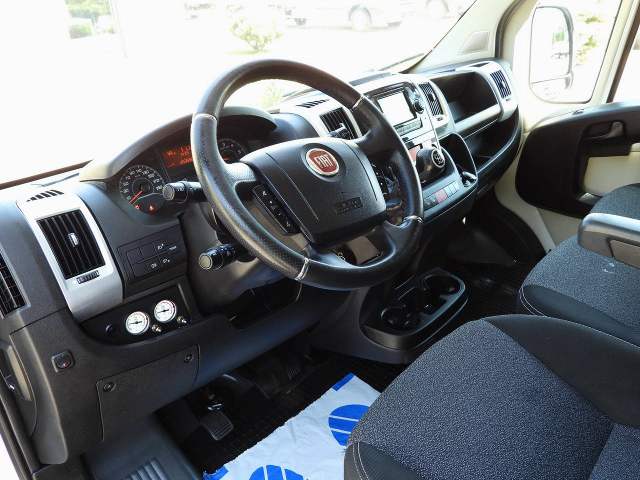FIAT DUCATO TARPAULIN 10 PALLETS WEBASTO CRUISE CONTROL LED LIGHTS PNEUMATICS AIR CONDITIONING 180HP - Dostavno vozilo sa ceradom: slika 2 FIAT DUCATO TARPAULIN 10 PALLETS WEBASTO CRUISE CONTROL LED LIGHTS PNEUMATICS AIR CONDITIONING 180HP - Dostavno vozilo sa ceradom: slika 2