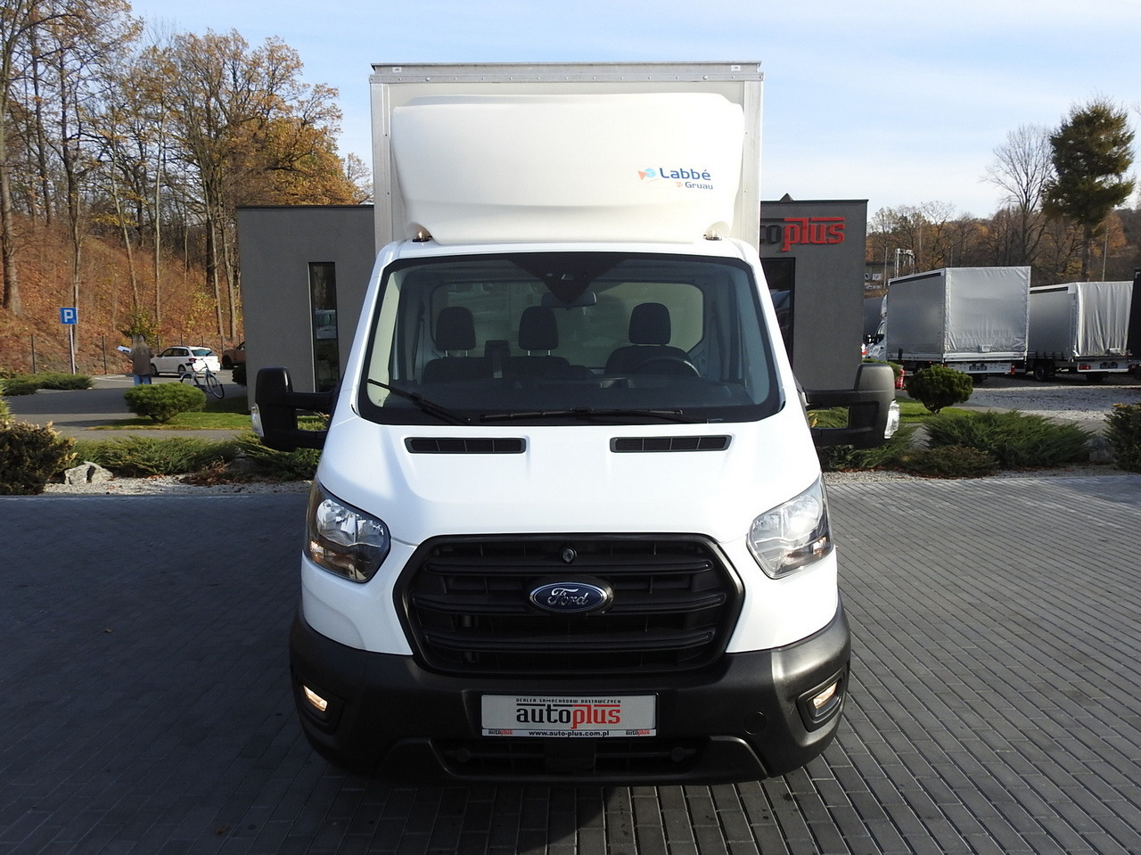 FORD TRANSIT BOX LIFT 8 PALLETS CRUISE CONTROL AIR CONDITIONING  130HP - Dostavno vozilo hladnjača: slika 5 FORD TRANSIT BOX LIFT 8 PALLETS CRUISE CONTROL AIR CONDITIONING  130HP - Dostavno vozilo hladnjača: slika 5