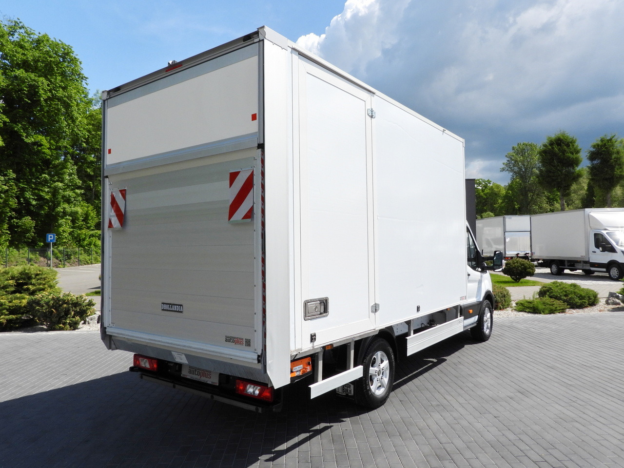 FORD TRANSIT  BOX LIFT 8 PALLETS CRUISE CONTROL LED LIGHTS AIR CONDITIONING  130HP - Dostavno vozilo hladnjača: slika 3 FORD TRANSIT  BOX LIFT 8 PALLETS CRUISE CONTROL LED LIGHTS AIR CONDITIONING  130HP - Dostavno vozilo hladnjača: slika 3