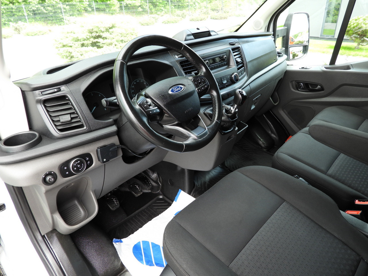 FORD TRANSIT  BOX LIFT 8 PALLETS CRUISE CONTROL LED LIGHTS AIR CONDITIONING  130HP - Dostavno vozilo hladnjača: slika 2 FORD TRANSIT  BOX LIFT 8 PALLETS CRUISE CONTROL LED LIGHTS AIR CONDITIONING  130HP - Dostavno vozilo hladnjača: slika 2