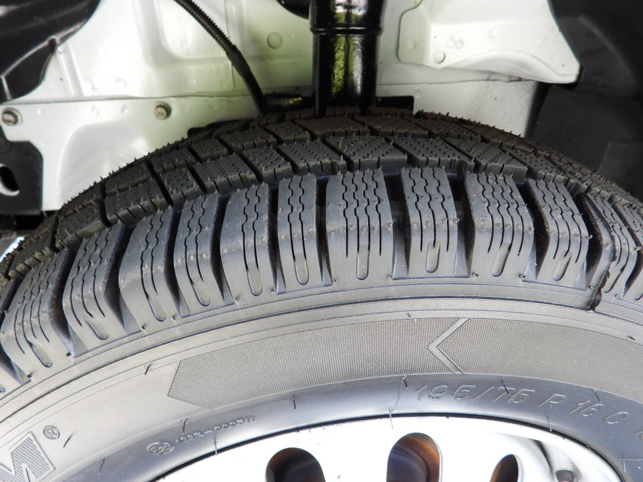 Dostavno vozilo sa zatvorenim sandukom FORD TRANSIT BOX LIFT 8 PALLETS CRUISE CONTROL LED LIGHTS TWIN WHEELS AIR CONDITIONING 130HP: slika 19 Dostavno vozilo sa zatvorenim sandukom FORD TRANSIT BOX LIFT 8 PALLETS CRUISE CONTROL LED LIGHTS TWIN WHEELS AIR CONDITIONING 130HP: slika 19