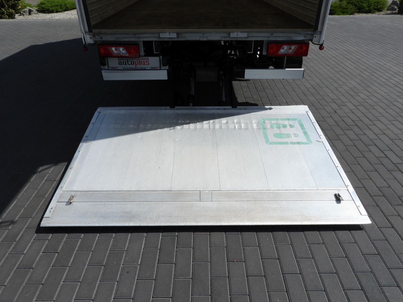 Dostavno vozilo sa zatvorenim sandukom FORD TRANSIT BOX LIFT 8 PALLETS CRUISE CONTROL LED LIGHTS TWIN WHEELS AIR CONDITIONING 130HP: slika 17 Dostavno vozilo sa zatvorenim sandukom FORD TRANSIT BOX LIFT 8 PALLETS CRUISE CONTROL LED LIGHTS TWIN WHEELS AIR CONDITIONING 130HP: slika 17