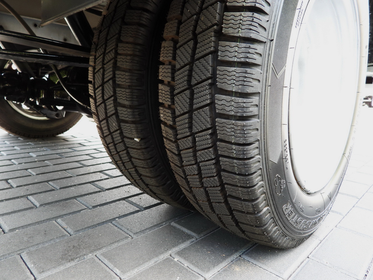 Dostavno vozilo sa zatvorenim sandukom FORD TRANSIT BOX LIFT 8 PALLETS CRUISE CONTROL LED LIGHTS TWIN WHEELS AIR CONDITIONING 130HP: slika 18 Dostavno vozilo sa zatvorenim sandukom FORD TRANSIT BOX LIFT 8 PALLETS CRUISE CONTROL LED LIGHTS TWIN WHEELS AIR CONDITIONING 130HP: slika 18