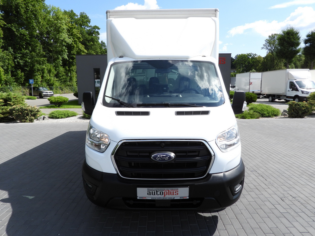 FORD TRANSIT BOX LIFT 8 PALLETS CRUISE CONTROL LED LIGHTS TWIN WHEELS AIR CONDITIONING 130HP - Dostavno vozilo sa zatvorenim sandukom: slika 5 FORD TRANSIT BOX LIFT 8 PALLETS CRUISE CONTROL LED LIGHTS TWIN WHEELS AIR CONDITIONING 130HP - Dostavno vozilo sa zatvorenim sandukom: slika 5