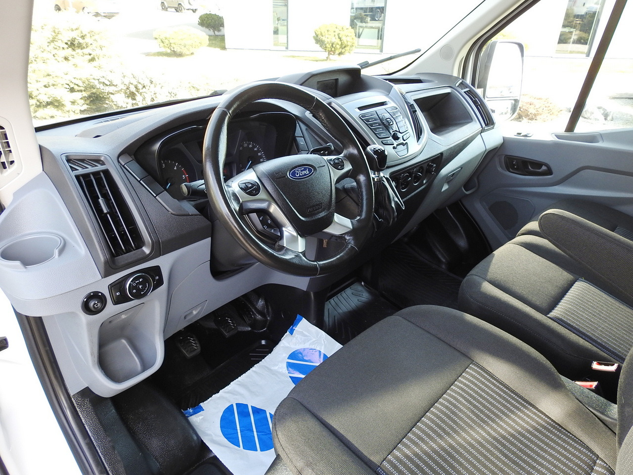 FORD TRANSIT BOX LIFT 8 PALLETS CRUISE CONTROL LED LIGHTS TWIN WHEELS AIR CONDITIONING 170HP - Dostavno vozilo sa zatvorenim sandukom: slika 2 FORD TRANSIT BOX LIFT 8 PALLETS CRUISE CONTROL LED LIGHTS TWIN WHEELS AIR CONDITIONING 170HP - Dostavno vozilo sa zatvorenim sandukom: slika 2