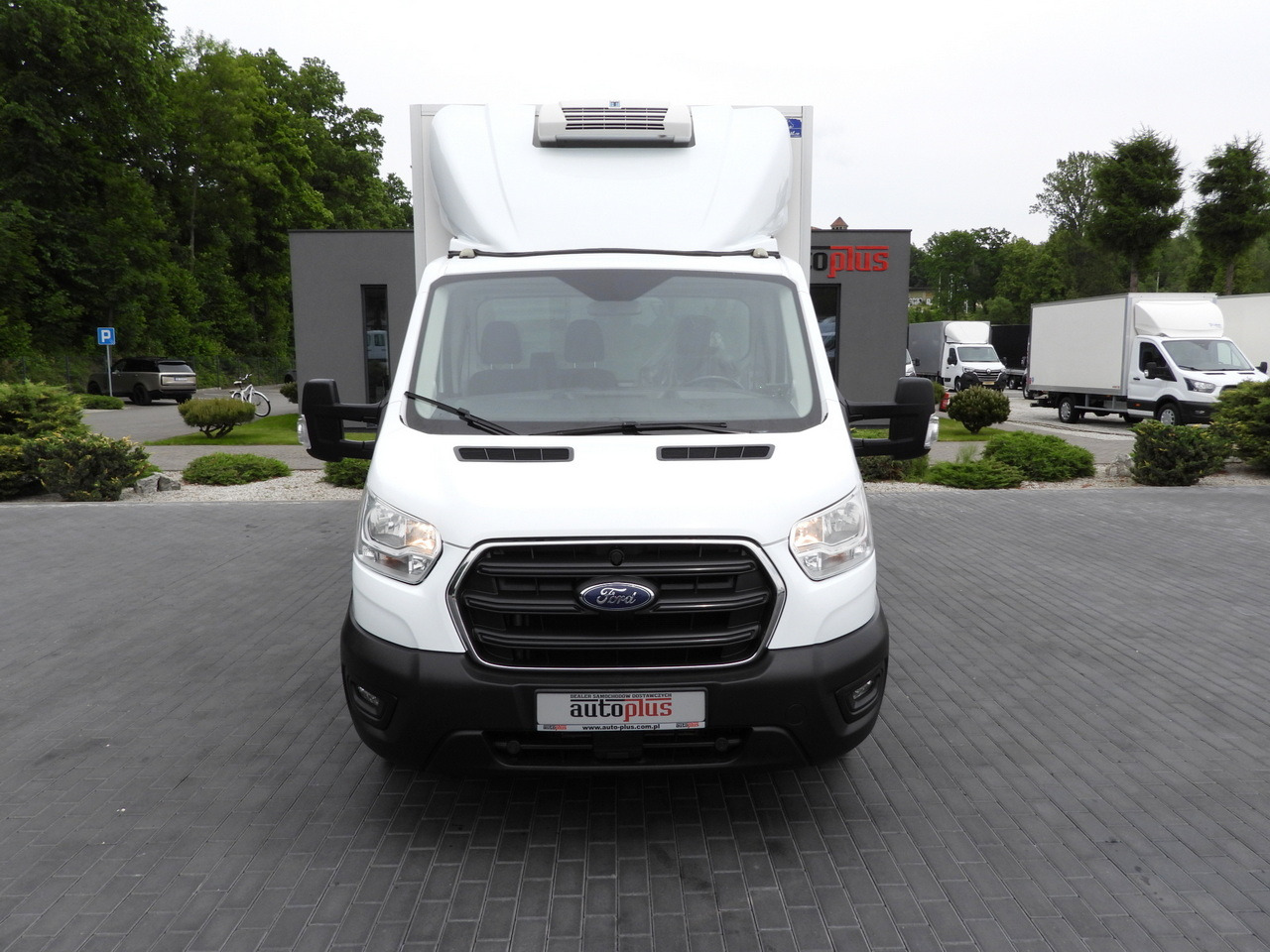 FORD TRANSIT BOX / REFRIGERATOR BOX 5*C / CRUISE CONTROL LED LIGHTS TWIN WHEELS AIR CONDITIONING 130HP - Dostavno vozilo sa zatvorenim sandukom: slika 5 FORD TRANSIT BOX / REFRIGERATOR BOX 5*C / CRUISE CONTROL LED LIGHTS TWIN WHEELS AIR CONDITIONING 130HP - Dostavno vozilo sa zatvorenim sandukom: slika 5
