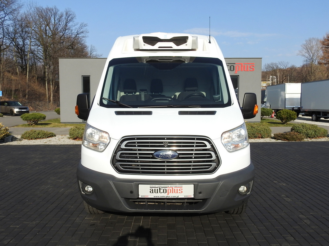 FORD TRANSIT REFRIGERATOR VAN 0°C HEATING FUNCTION CRUISE CONTROL LED LIGHTS AIR CONDITIONING 130HP - Dostavno vozilo hladnjača: slika 5 FORD TRANSIT REFRIGERATOR VAN 0°C HEATING FUNCTION CRUISE CONTROL LED LIGHTS AIR CONDITIONING 130HP - Dostavno vozilo hladnjača: slika 5