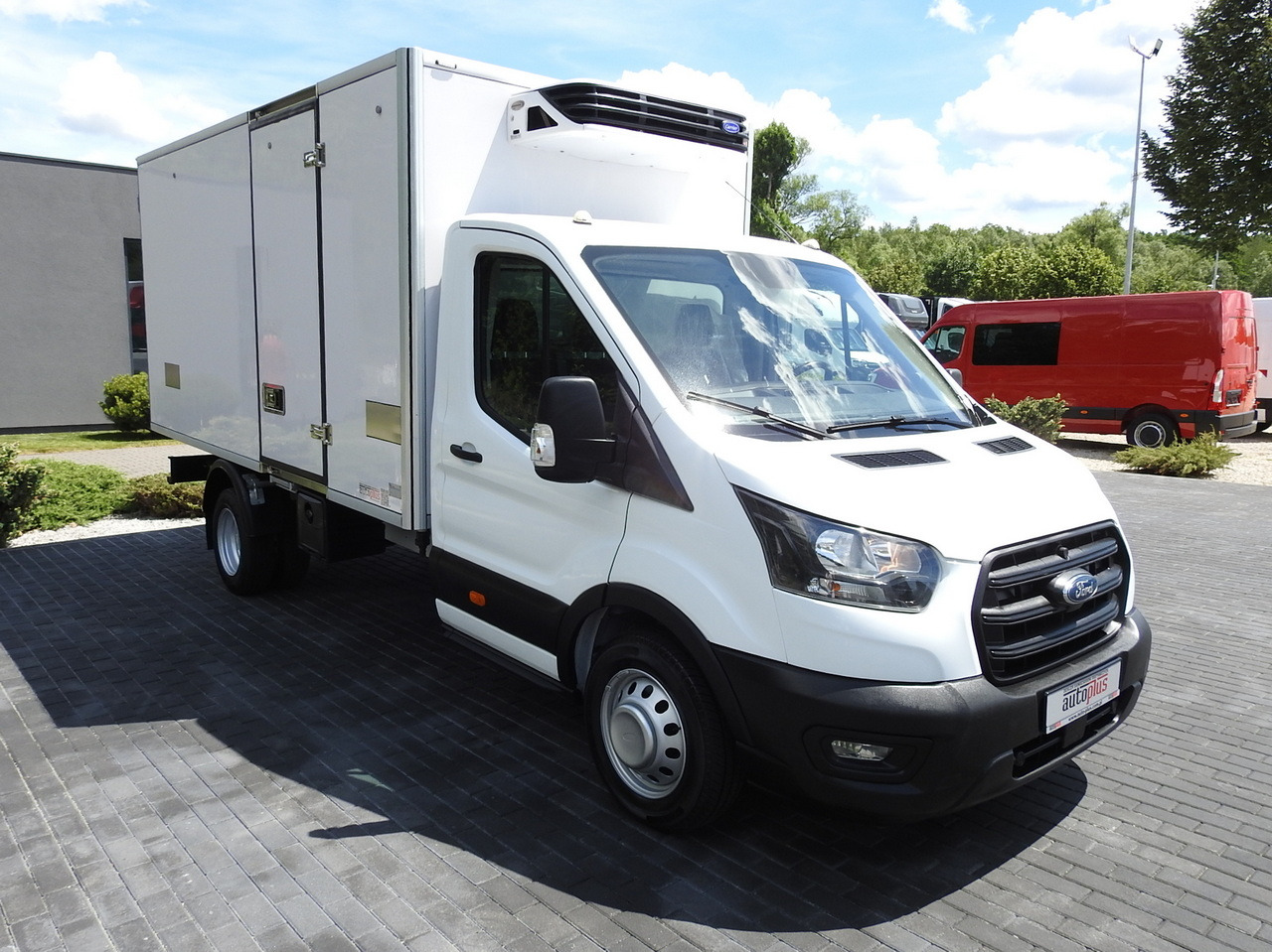 FORD TRANSIT REGRIGERATOR BOX 0*C POWER SUPPLY 230V CRUISE CONTROL AIR CONDITIONING TWIN WHEELS 170HP - Dostavno vozilo hladnjača: slika 4 FORD TRANSIT REGRIGERATOR BOX 0*C POWER SUPPLY 230V CRUISE CONTROL AIR CONDITIONING TWIN WHEELS 170HP - Dostavno vozilo hladnjača: slika 4