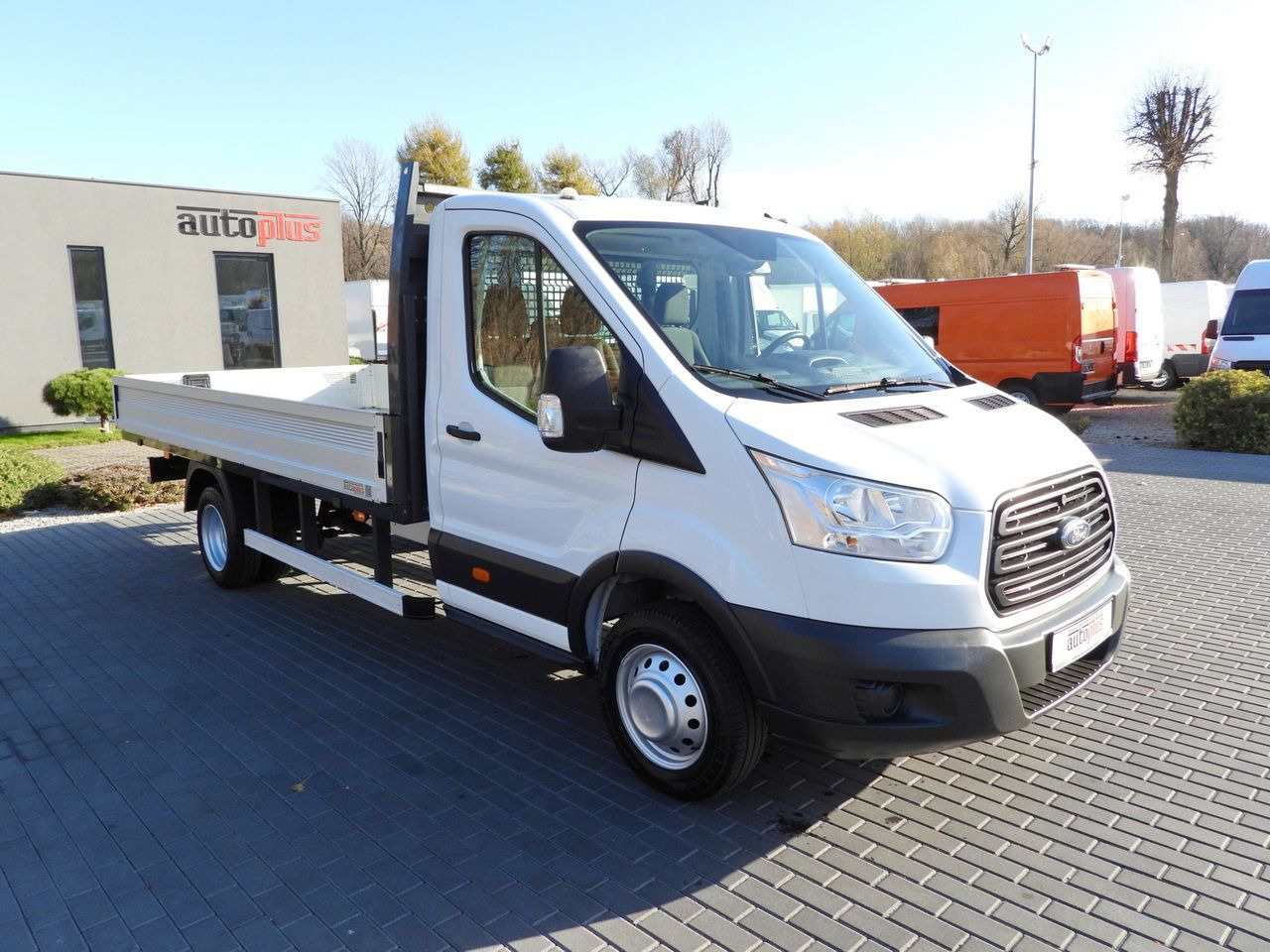 FORD TRANSIT STAKE BODY 8 PALLETS TWIN WHEELS AIR CONDITIONING 155HP - Dostavno vozilo sa otvorenom sandukom: slika 4 FORD TRANSIT STAKE BODY 8 PALLETS TWIN WHEELS AIR CONDITIONING 155HP - Dostavno vozilo sa otvorenom sandukom: slika 4