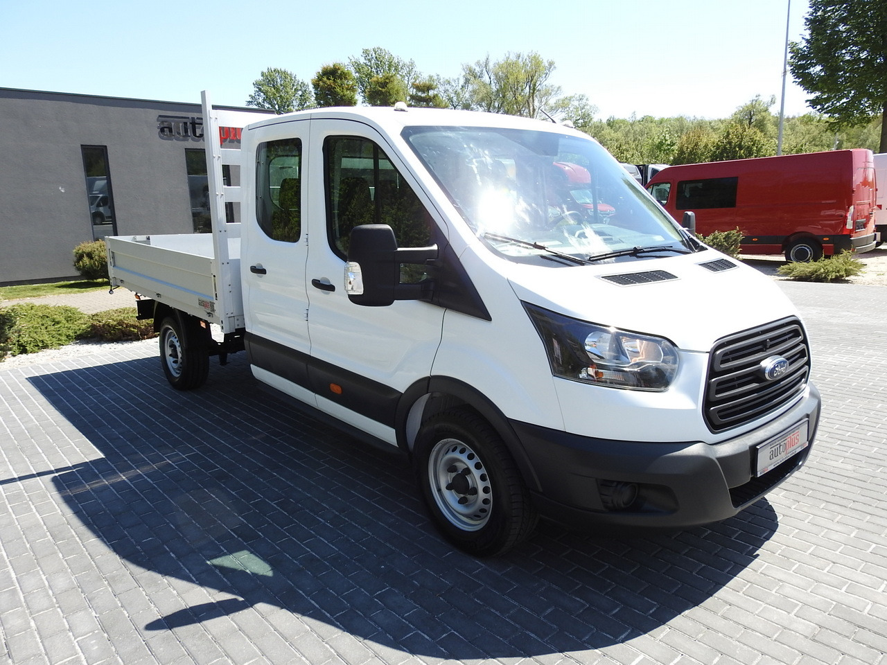 FORD TRANSIT STAKE BODY DOUBLE CABIN DOKA 7 SEATS AIR CONDITIONING 130HP - Dostavno vozilo sa duplom kabinom: slika 4 FORD TRANSIT STAKE BODY DOUBLE CABIN DOKA 7 SEATS AIR CONDITIONING 130HP - Dostavno vozilo sa duplom kabinom: slika 4