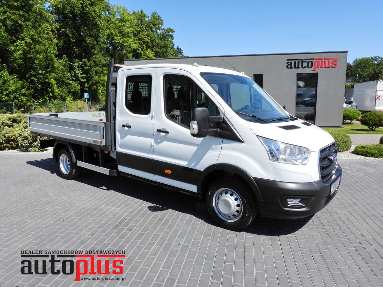 FORD TRANSIT STAKE BODY DOUBLE CABIN DOKA 7 SEATS TWIN WHEELS AIR CONDITIONING 130HP - Dostavno vozilo sa duplom kabinom: slika 1 FORD TRANSIT STAKE BODY DOUBLE CABIN DOKA 7 SEATS TWIN WHEELS AIR CONDITIONING 130HP - Dostavno vozilo sa duplom kabinom: slika 1