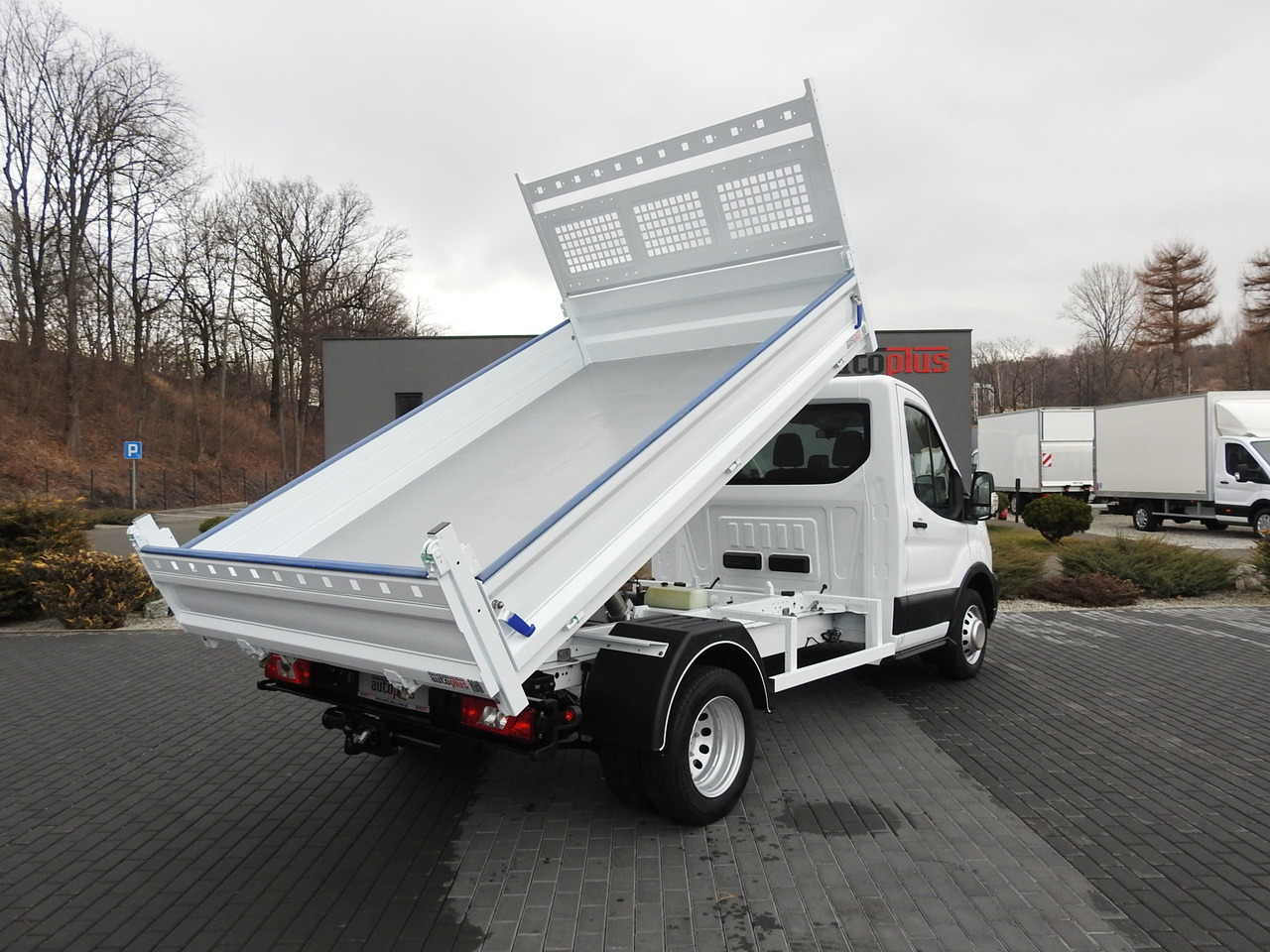 FORD TRANSIT TIPPER LED LIGHTS TWIN WHEELS AIR CONDITIONING 130HP - Dostavno vozilo istovarivač: slika 3 FORD TRANSIT TIPPER LED LIGHTS TWIN WHEELS AIR CONDITIONING 130HP - Dostavno vozilo istovarivač: slika 3