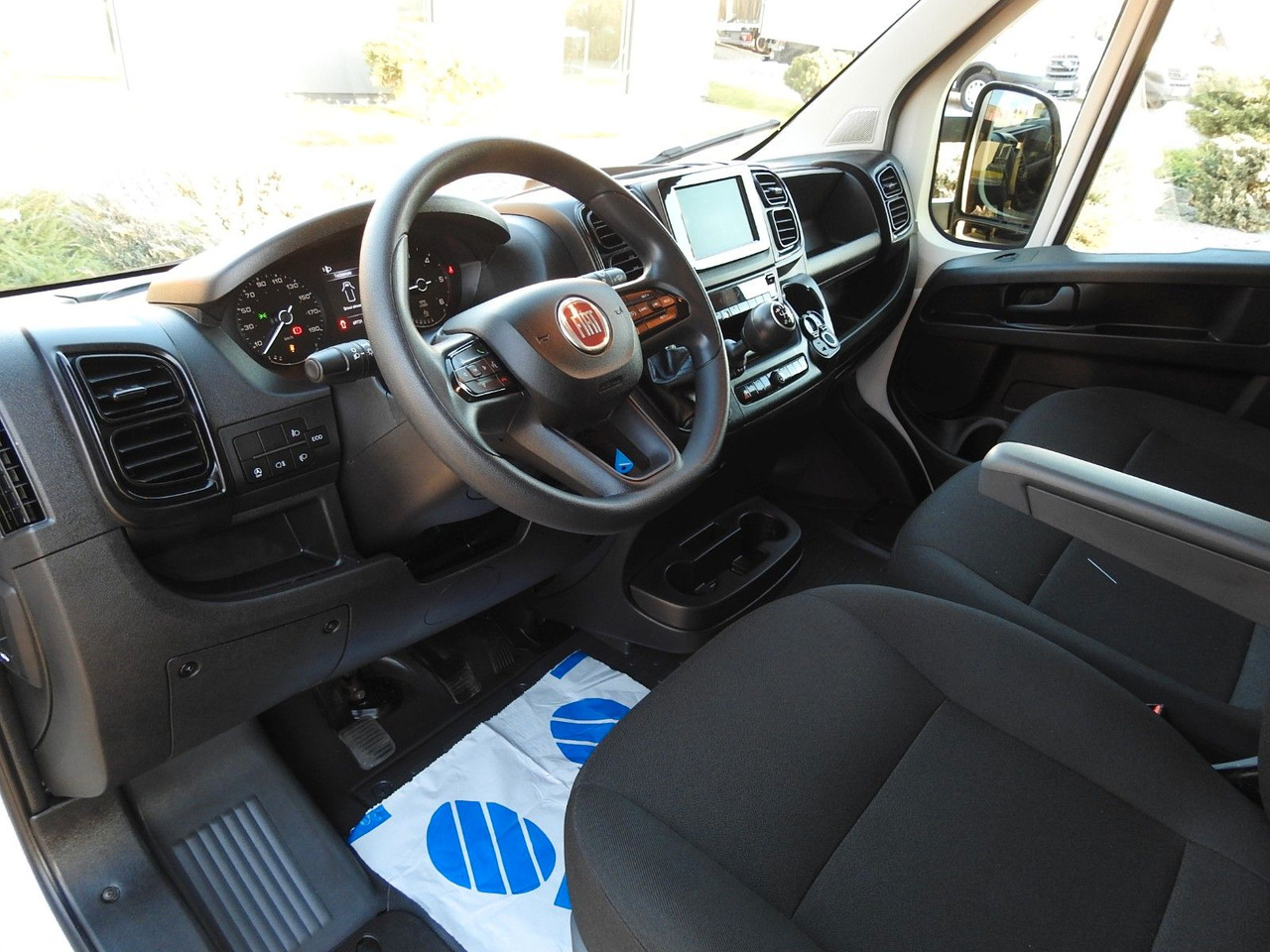 Fiat DUCATO KOFFER AUFZUG 8 PALETTEN TEMPOMAT - Dostavno vozilo sa zatvorenim sandukom: slika 2 Fiat DUCATO KOFFER AUFZUG 8 PALETTEN TEMPOMAT - Dostavno vozilo sa zatvorenim sandukom: slika 2