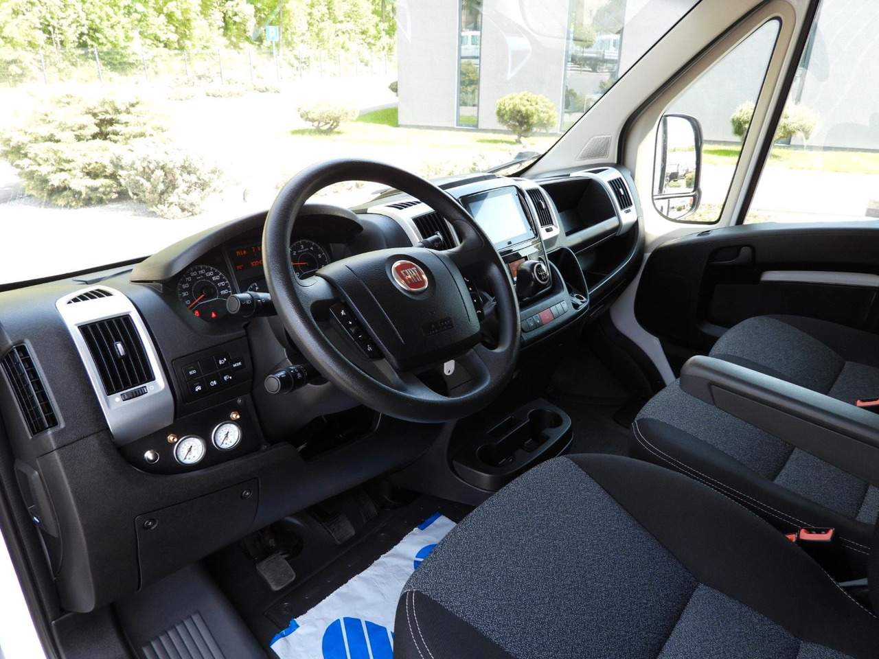 Fiat DUCATO PRITSCHE PLANE 10 PALETTEN WEBASTO A/C Fiat DUCATO PRITSCHE PLANE 10 PALETTEN WEBASTO A/C - Dostavno vozilo sa ceradom: slika 2 Fiat DUCATO PRITSCHE PLANE 10 PALETTEN WEBASTO A/C Fiat DUCATO PRITSCHE PLANE 10 PALETTEN WEBASTO A/C - Dostavno vozilo sa ceradom: slika 2