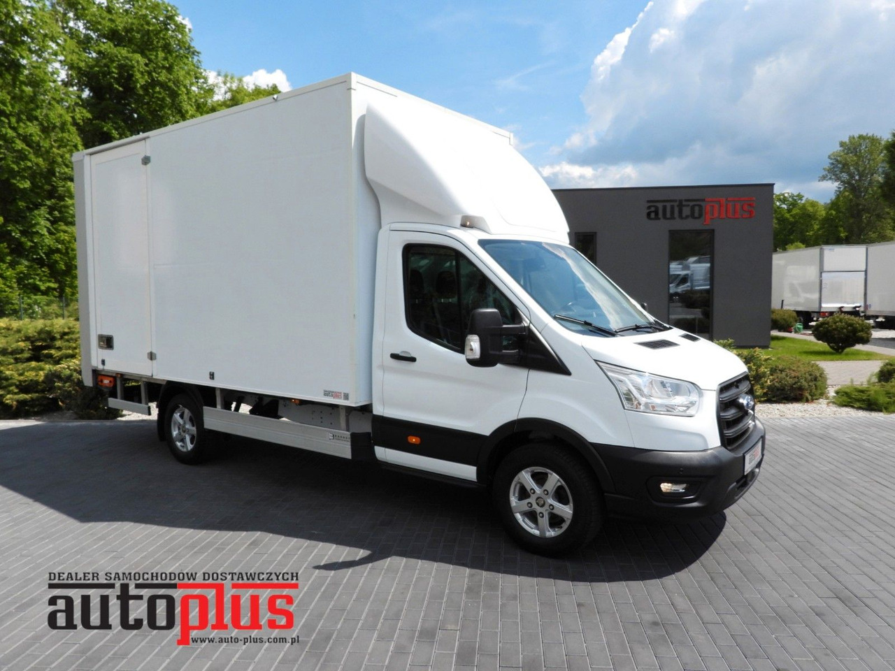 Ford TRANSIT KOFFER AUFZUG 8 PALETTEN TEMPOMAT - Dostavno vozilo sa zatvorenim sandukom: slika 1 Ford TRANSIT KOFFER AUFZUG 8 PALETTEN TEMPOMAT - Dostavno vozilo sa zatvorenim sandukom: slika 1